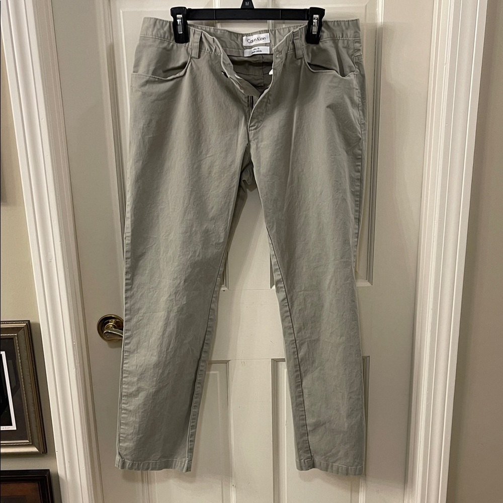 Calvin Klein Men's Slim Chinos in Sage Green